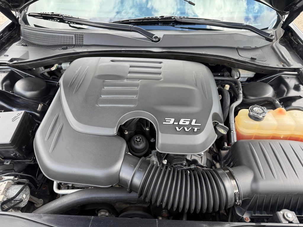 2015 Chrysler 300 Image 17