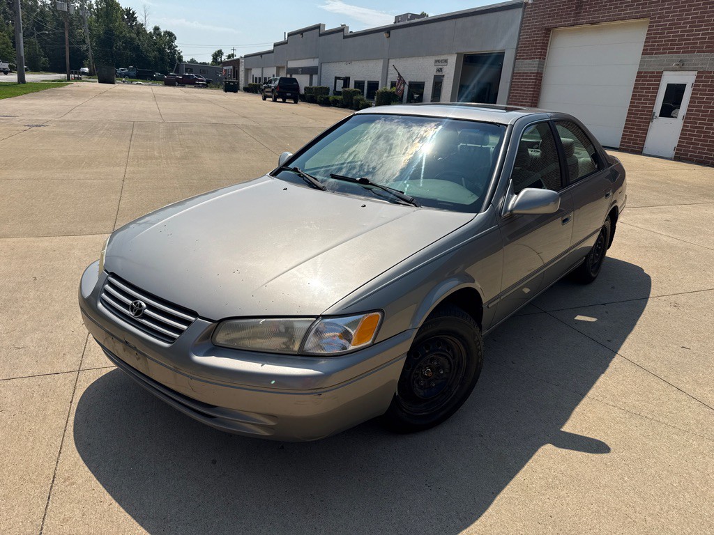 1999 Toyota Camry Image 1
