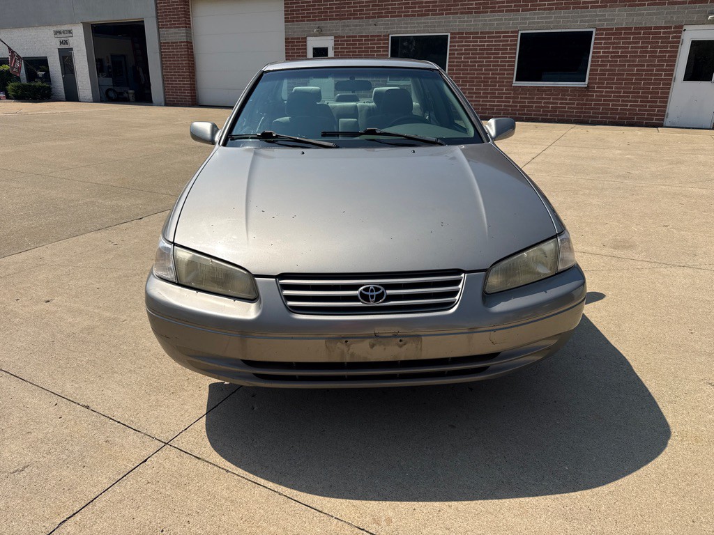 1999 Toyota Camry Image 2