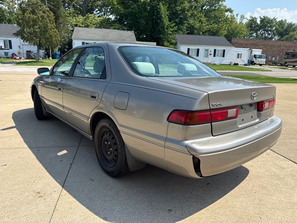 1999 Toyota Camry Image 8