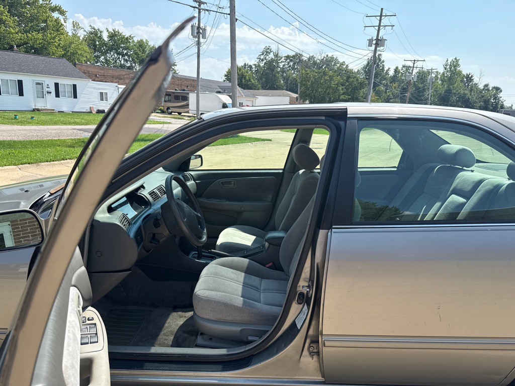 1999 Toyota Camry Image 10