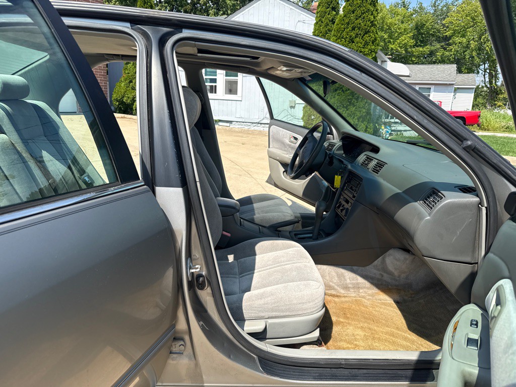 1999 Toyota Camry Image 11