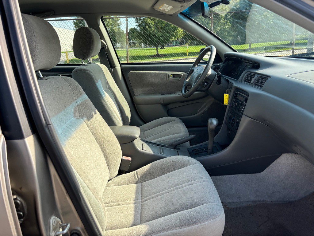 2001 Toyota Camry Image 10