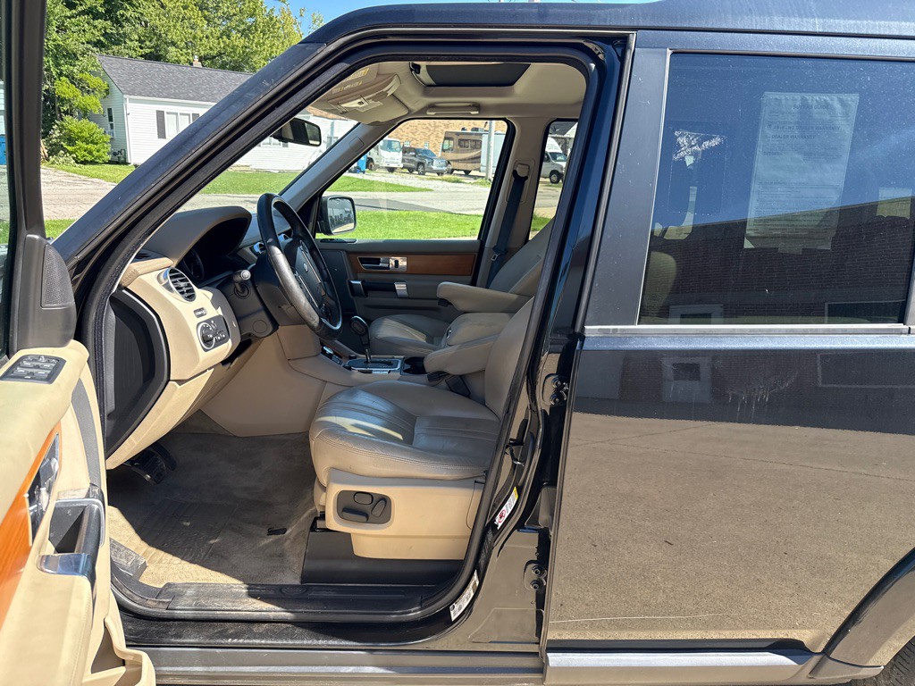 2010 Land Rover LR4 Image 10
