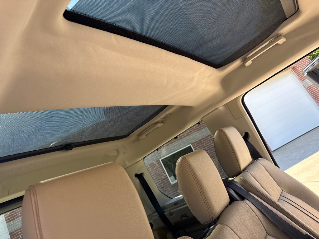 2010 Land Rover LR4 Image 16