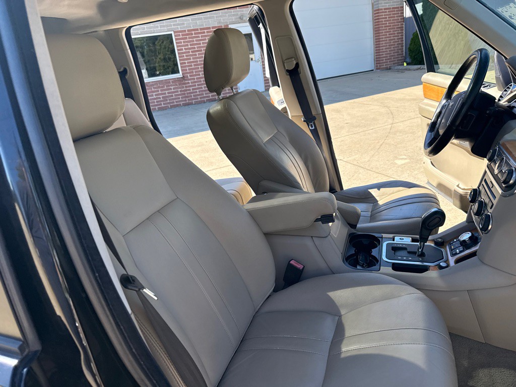 2010 Land Rover LR4 Image 17