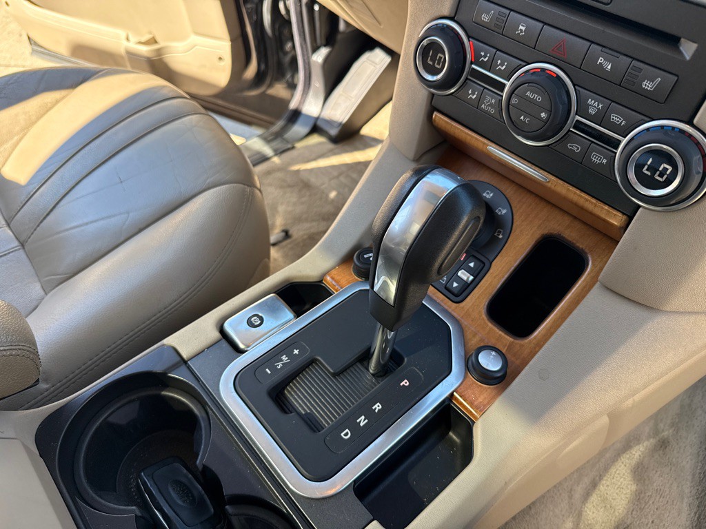 2010 Land Rover LR4 Image 19