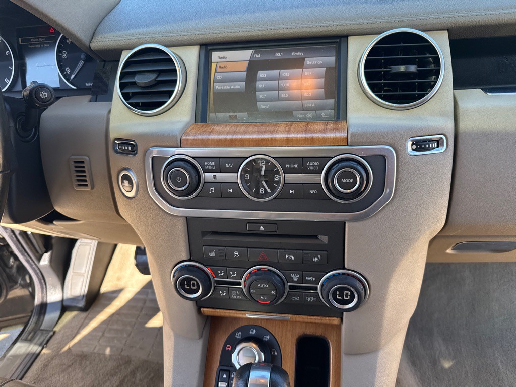 2010 Land Rover LR4 Image 20