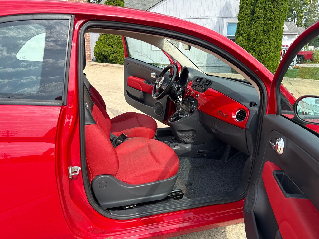 2015 FIAT 500 Image 11