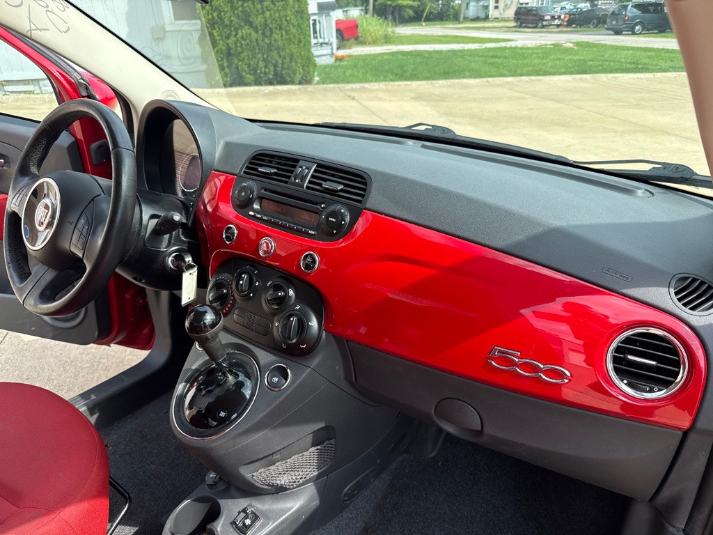 2015 FIAT 500 Image 13