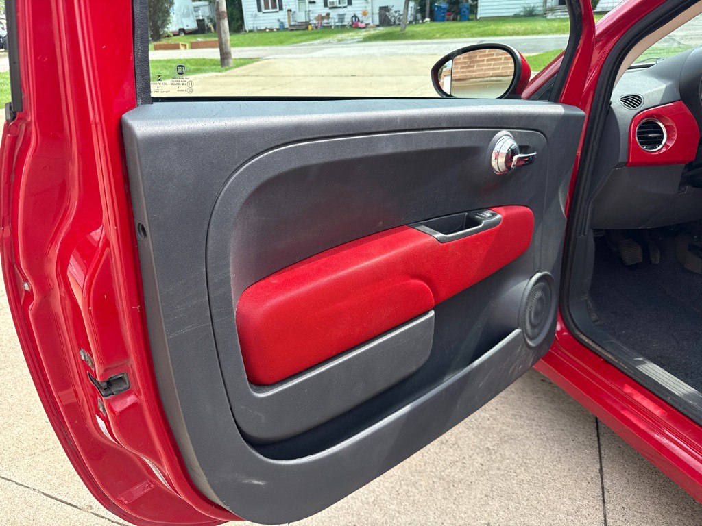 2015 FIAT 500 Image 17