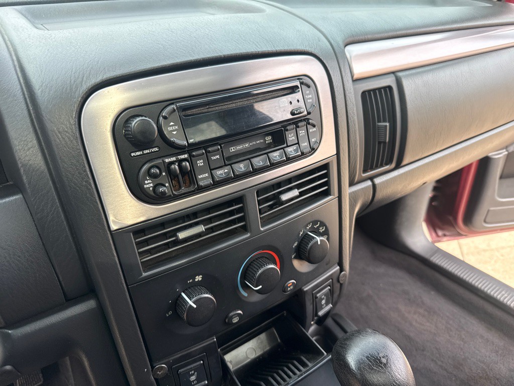 2002 Jeep Grand Cherokee Image 16