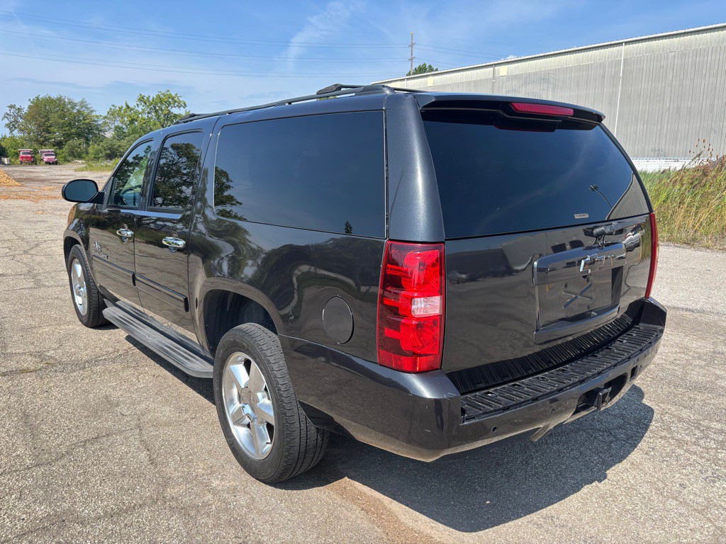 2013 Chevrolet Suburban Image 5