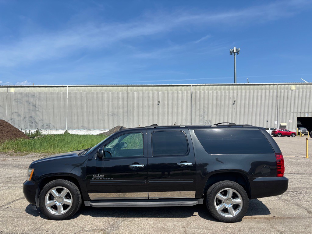 2013 Chevrolet Suburban Image 6