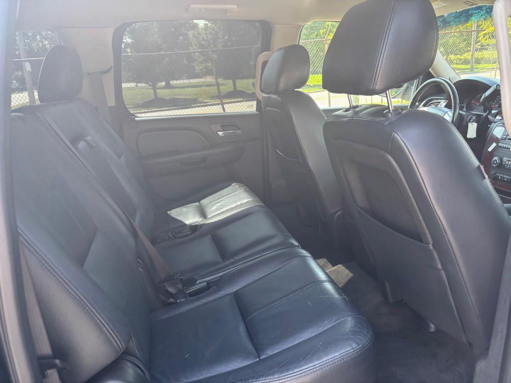 2013 Chevrolet Suburban Image 12