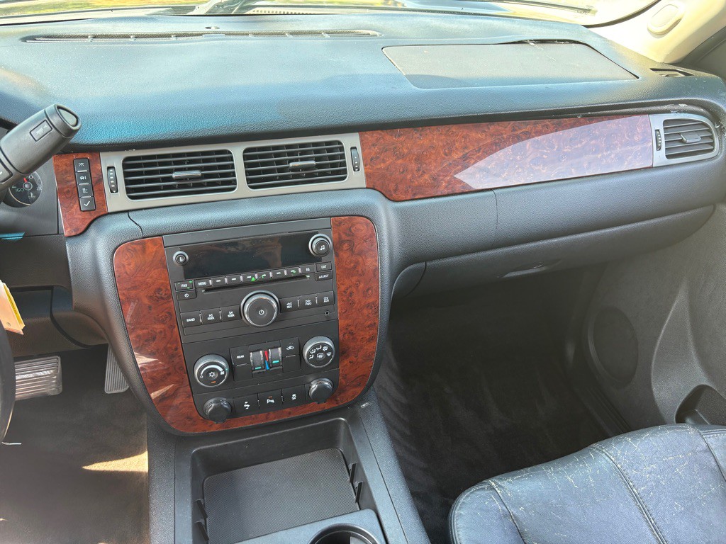 2013 Chevrolet Suburban Image 16