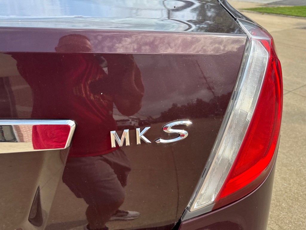 2009 Lincoln MKS Image 16