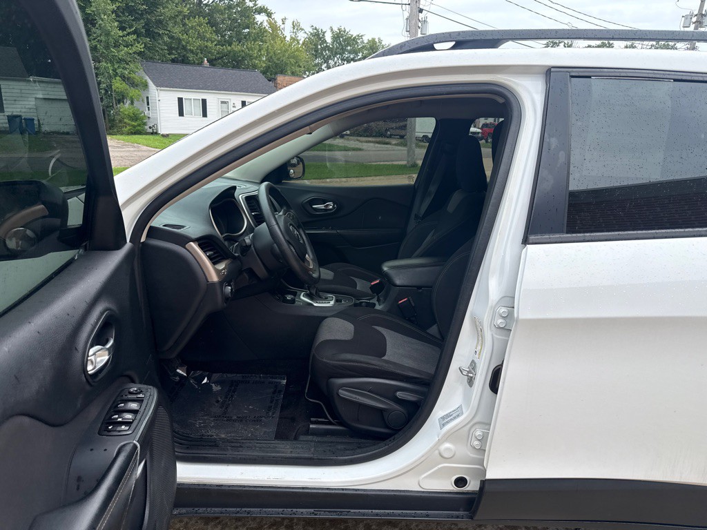 2016 Jeep Cherokee Image 10