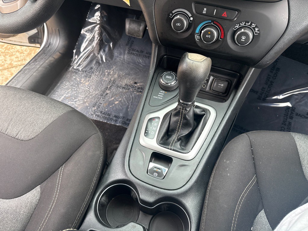 2016 Jeep Cherokee Image 16