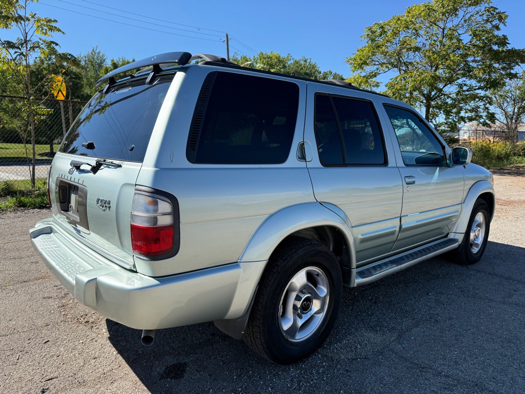 2000 INFINITI QX4 Image 3