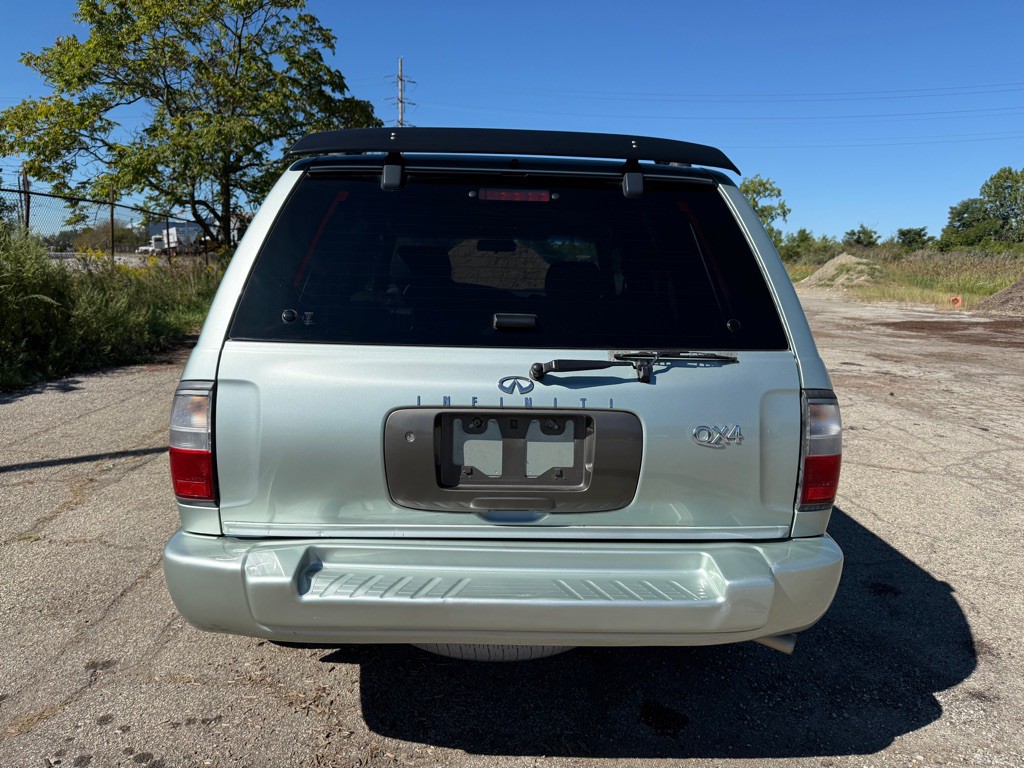 2000 INFINITI QX4 Image 4