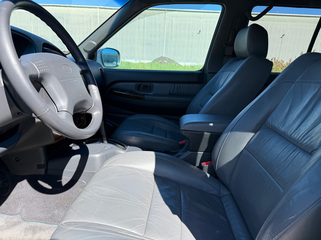 2000 INFINITI QX4 Image 8