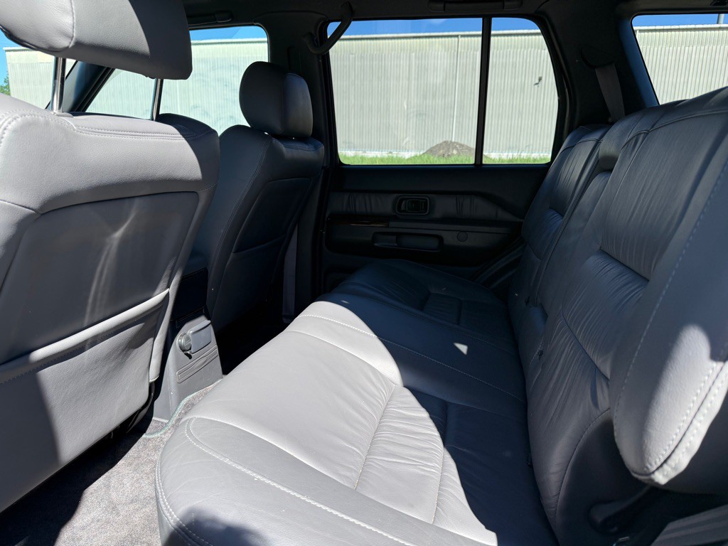2000 INFINITI QX4 Image 11