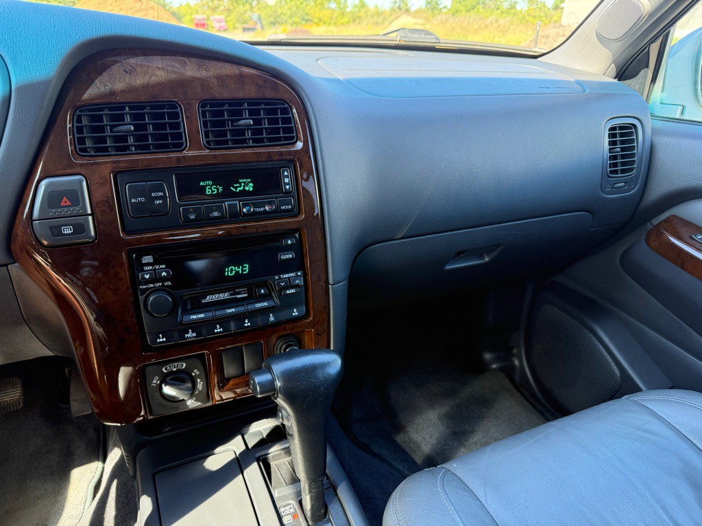 2000 INFINITI QX4 Image 13