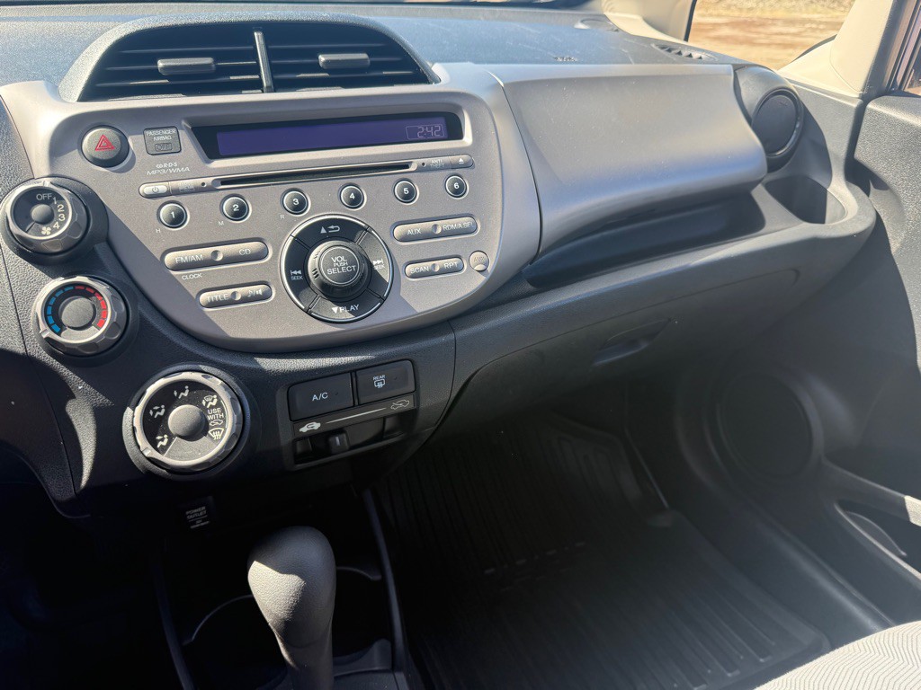 2013 Honda Fit Image 14