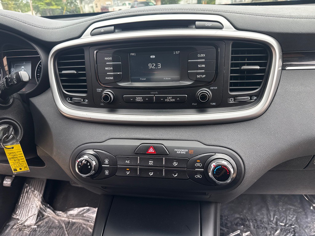 2017 Kia Sorento Image 16