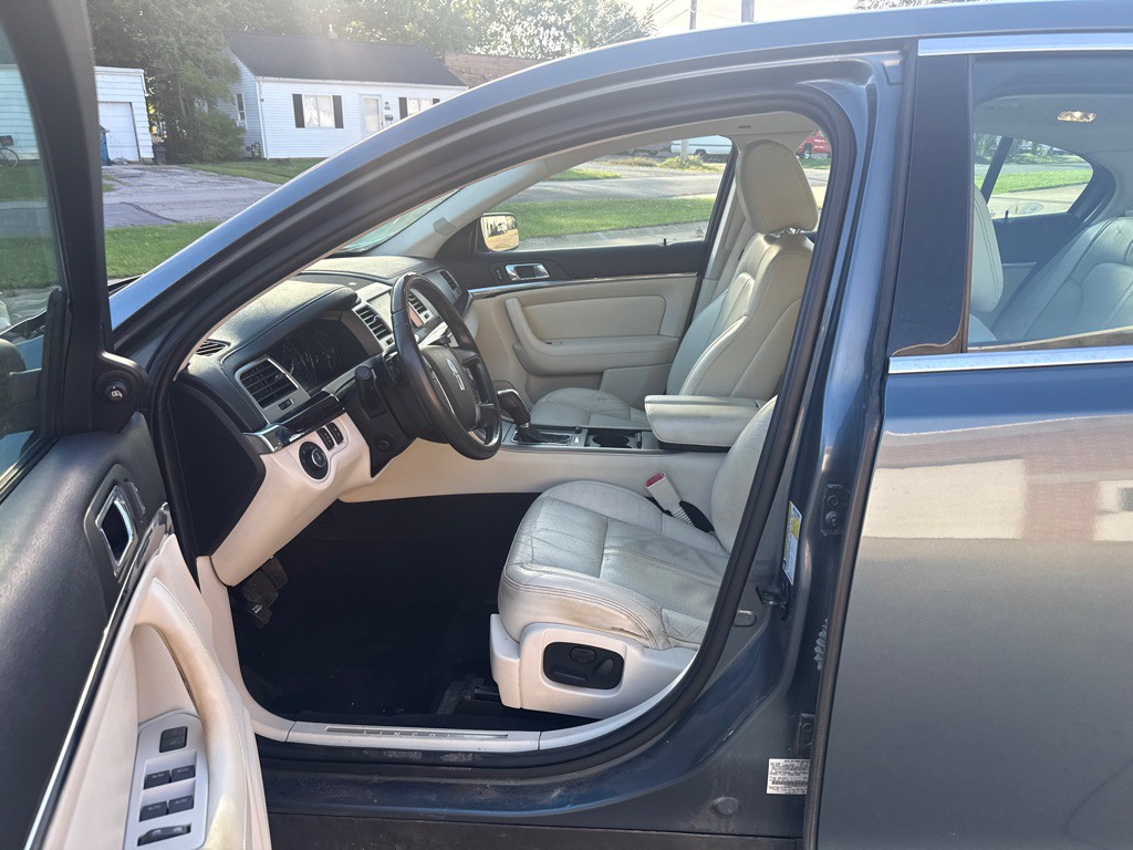2010 Lincoln MKS Image 10