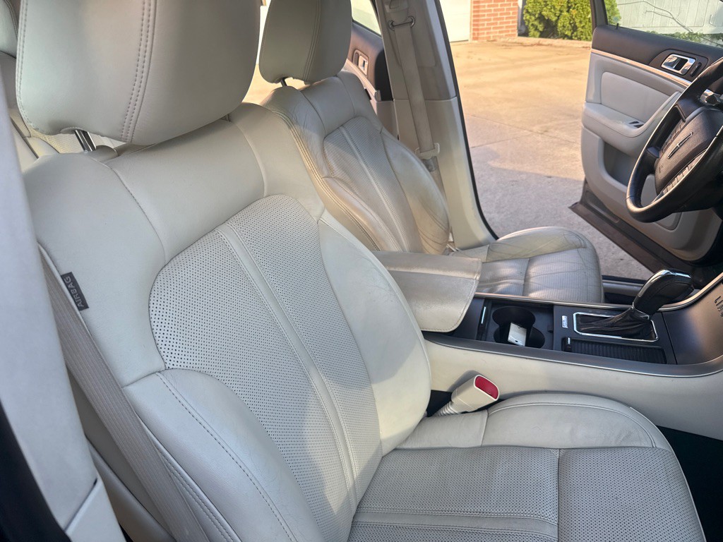 2010 Lincoln MKS Image 15