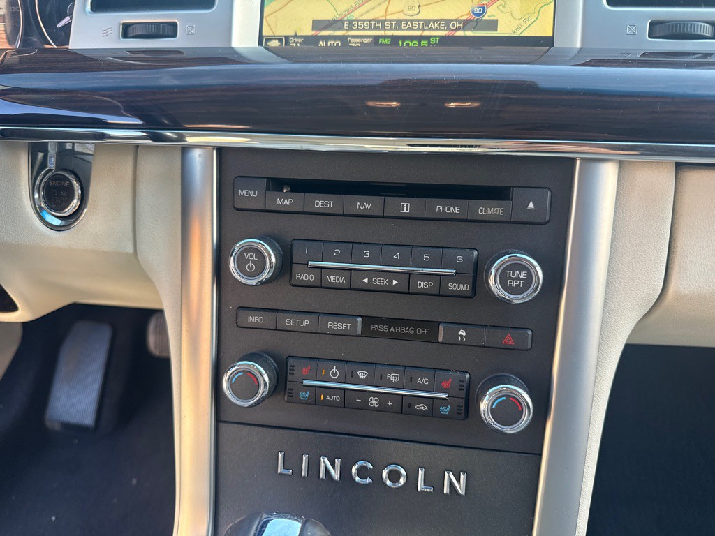 2010 Lincoln MKS Image 17