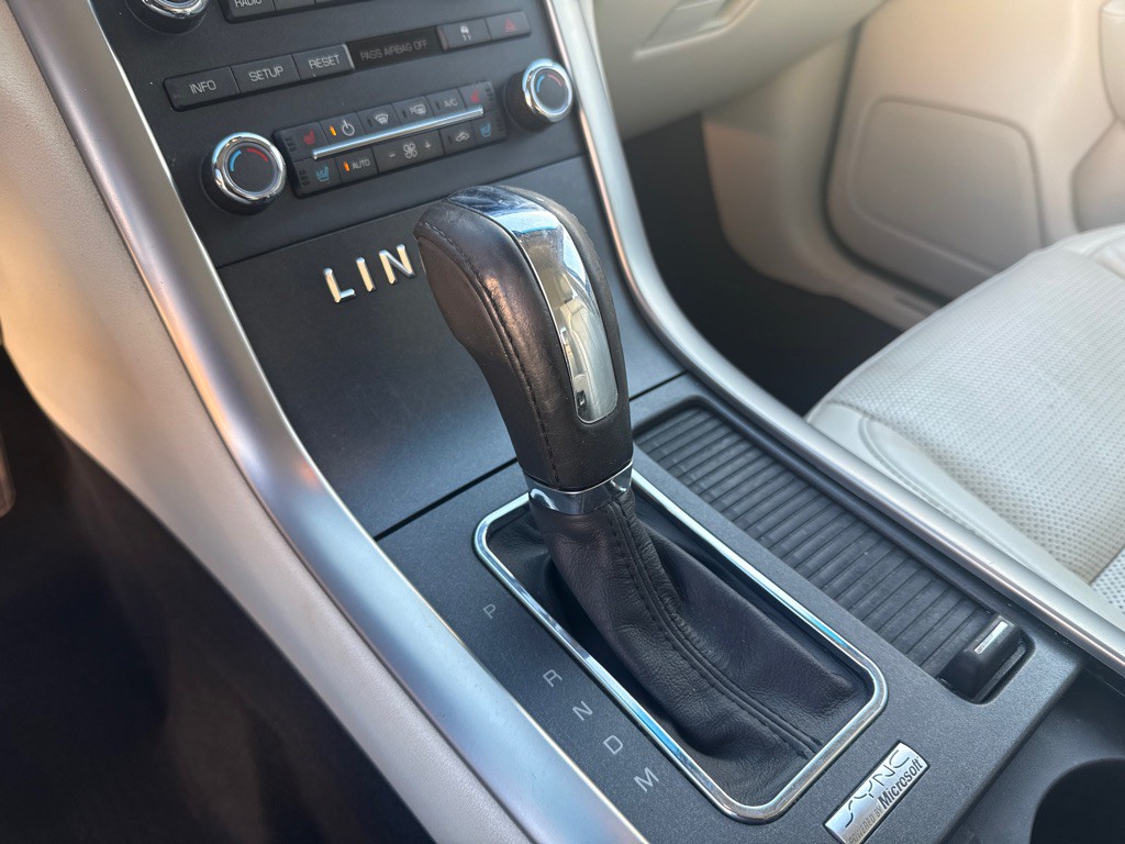 2010 Lincoln MKS Image 18