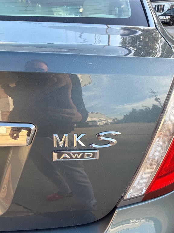 2010 Lincoln MKS Image 19