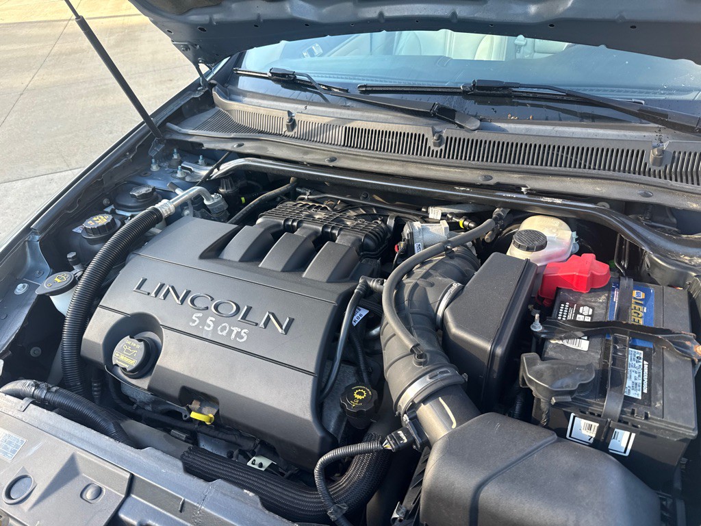 2010 Lincoln MKS Image 22