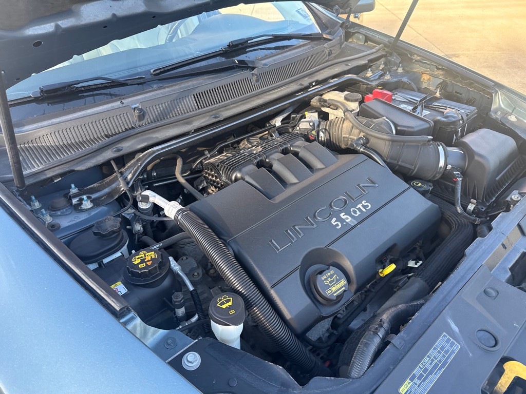 2010 Lincoln MKS Image 23