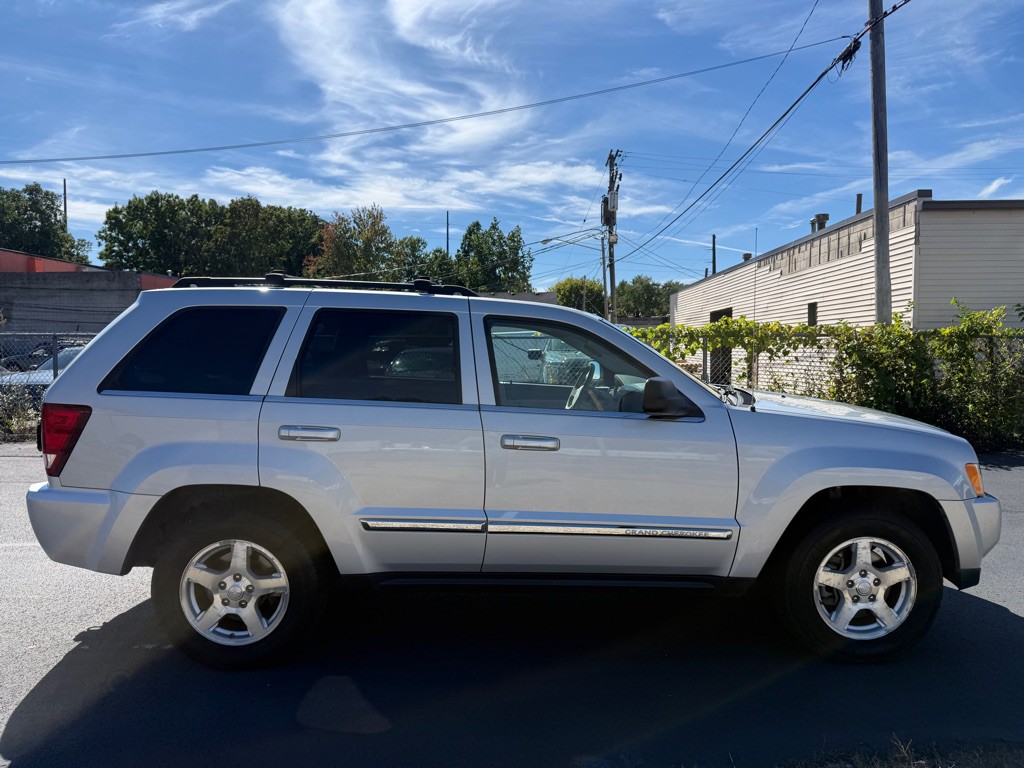 2006 Jeep Grand Cherokee Image 2