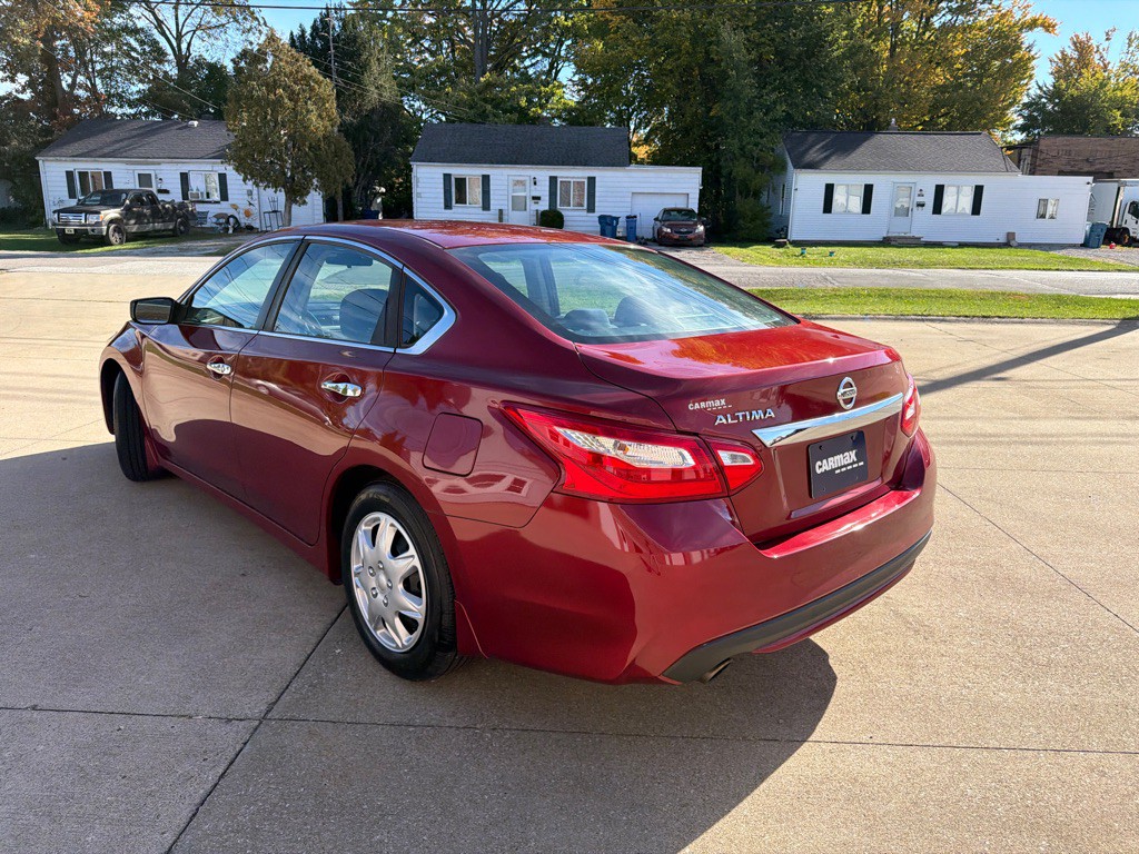2016 Nissan Altima Image 8