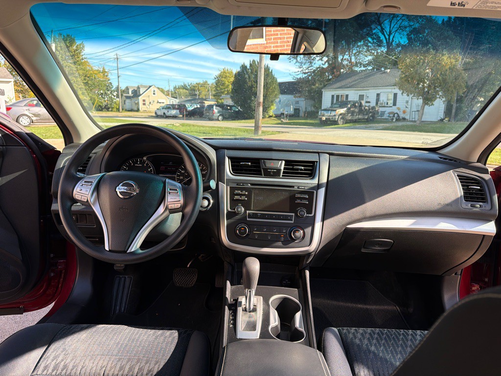 2016 Nissan Altima Image 9