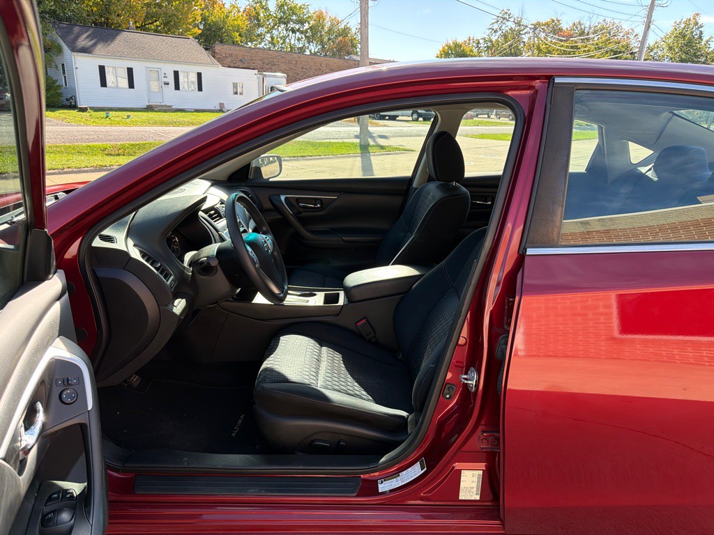 2016 Nissan Altima Image 10