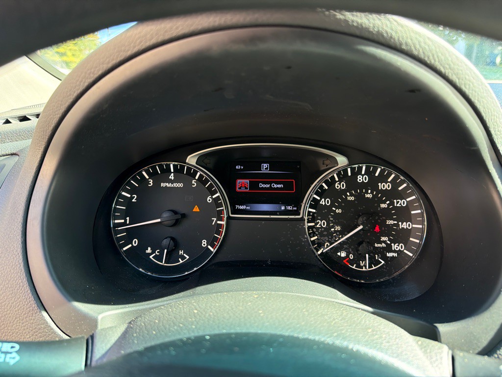 2016 Nissan Altima Image 14