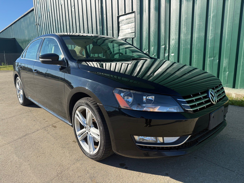 2013 Volkswagen Passat Image 1