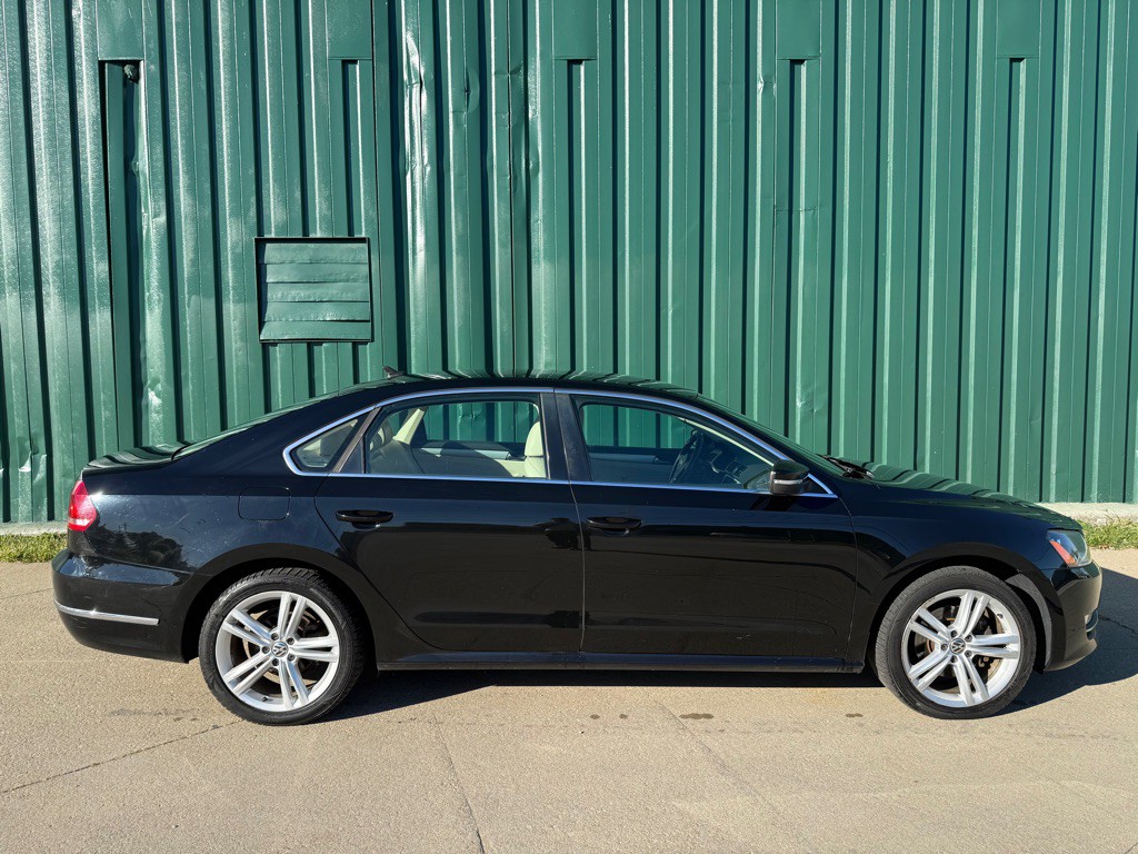 2013 Volkswagen Passat Image 2