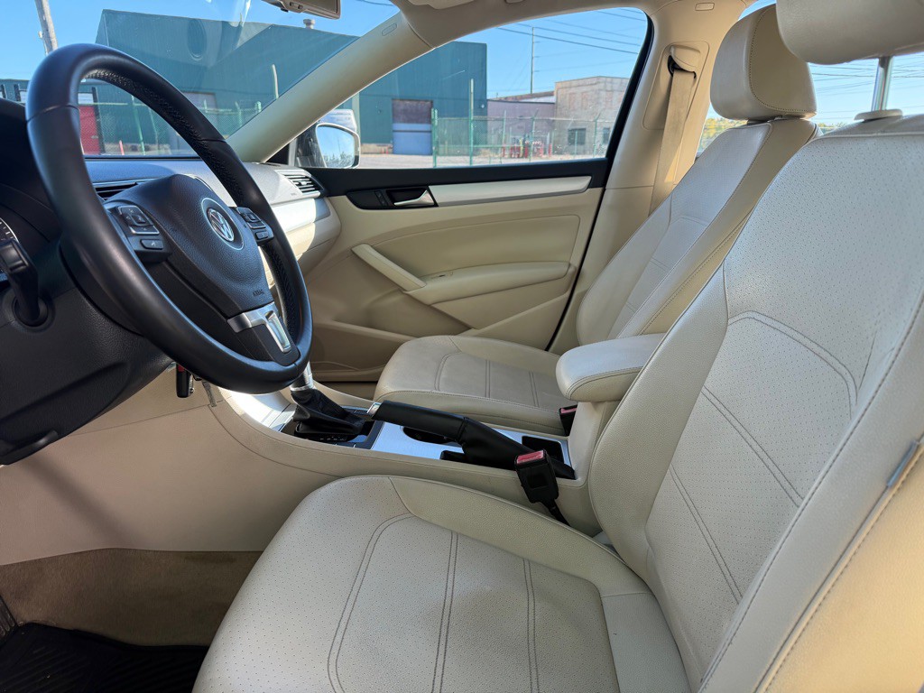 2013 Volkswagen Passat Image 7