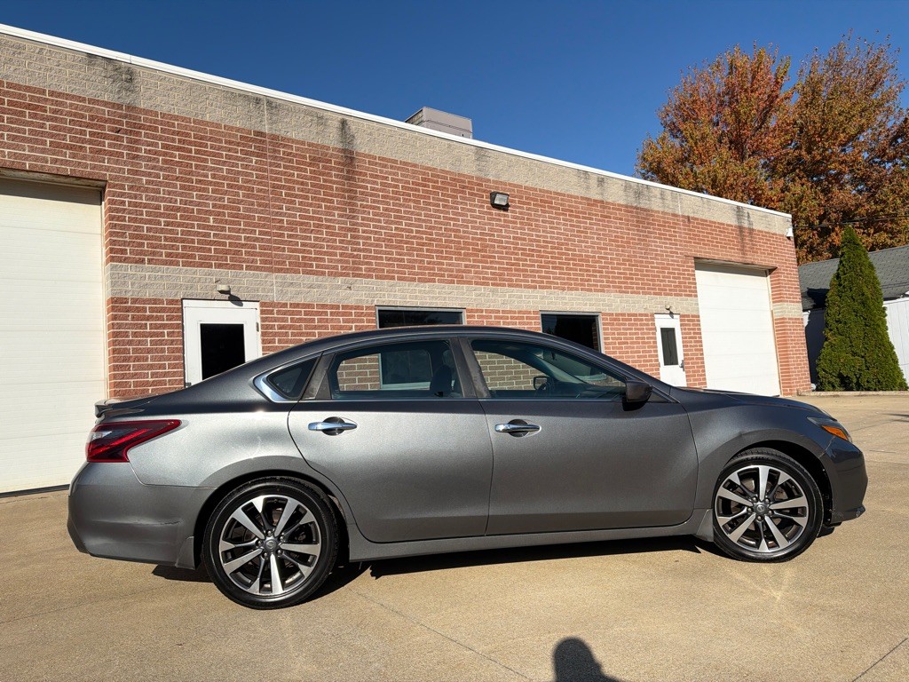 2017 Nissan Altima Image 4