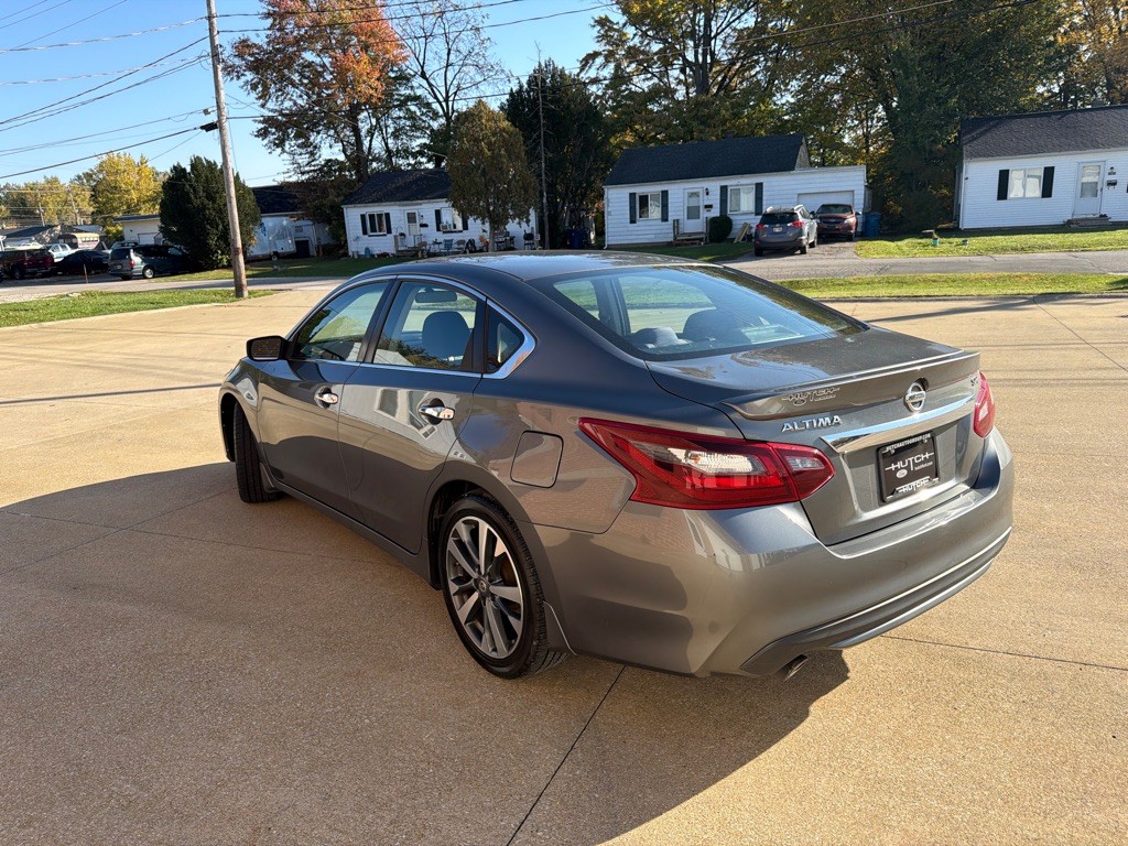 2017 Nissan Altima Image 8