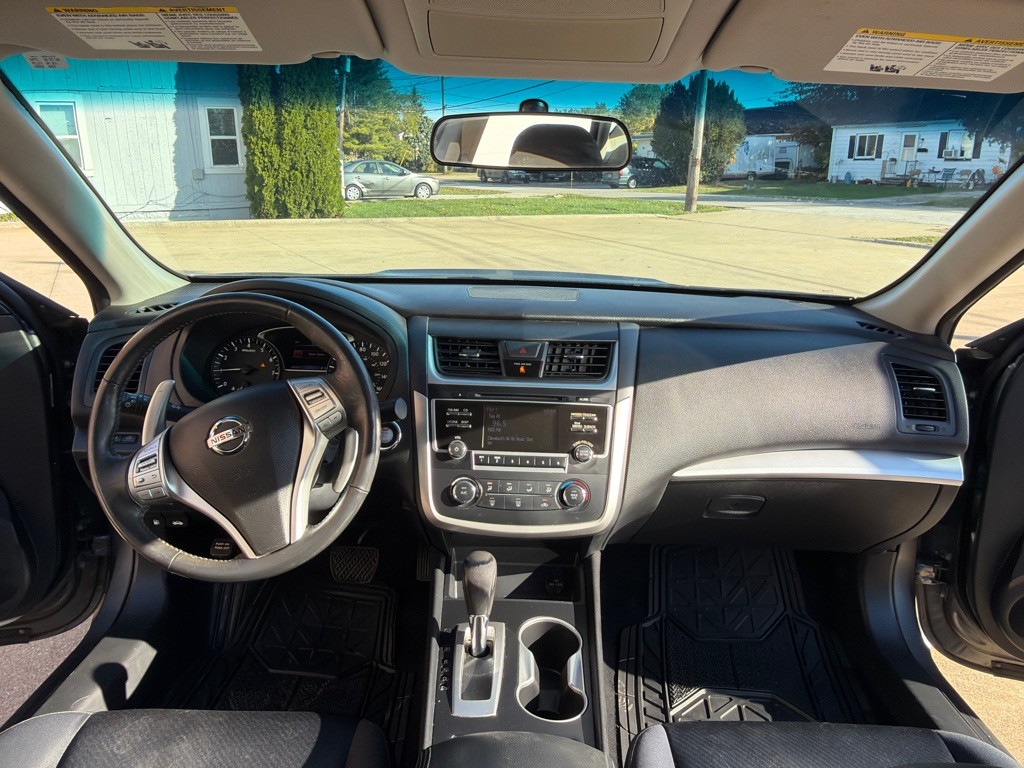 2017 Nissan Altima Image 9