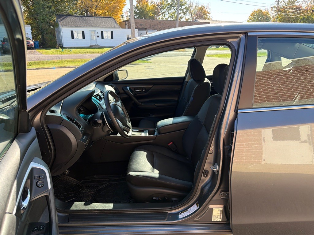 2017 Nissan Altima Image 10