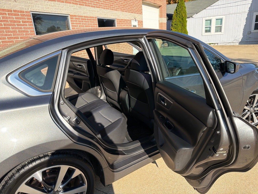 2017 Nissan Altima Image 13